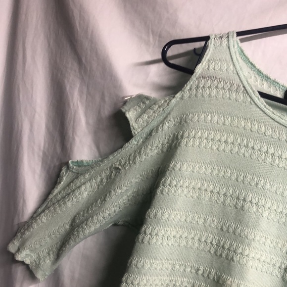 Mint green batwing sleeves with peekaboo cut outs small juniors - Picture 3 of 10